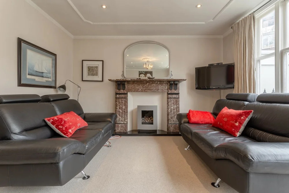 Luxury 2 Bedroom Property in Belgravia