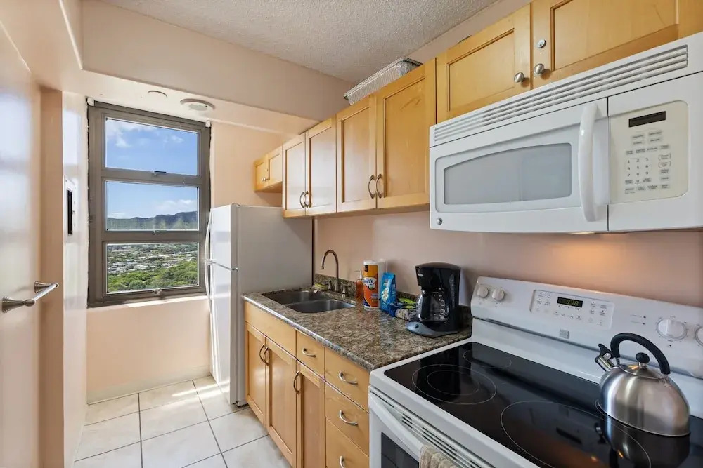 Beautifully Renovated 32nd Floor Deluxe Ocean View Waikiki Condo