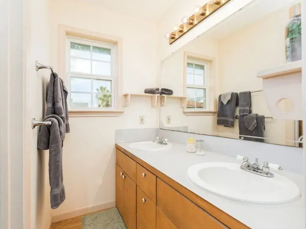 103 Galveston home - 3 Br home by RedAwning