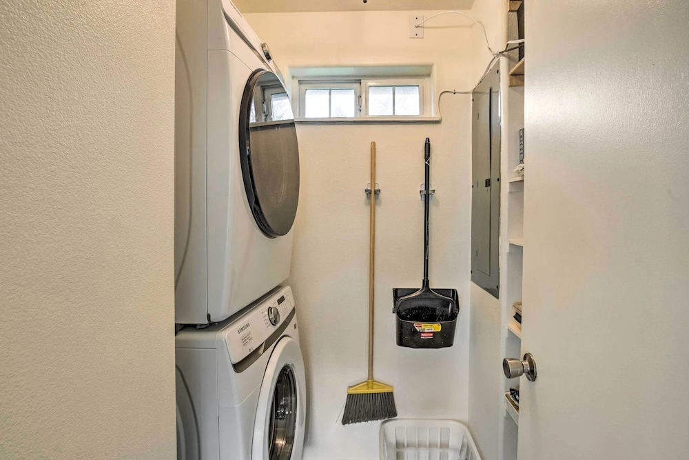 Charming Rockaway Beach House, Walk to Ocean
