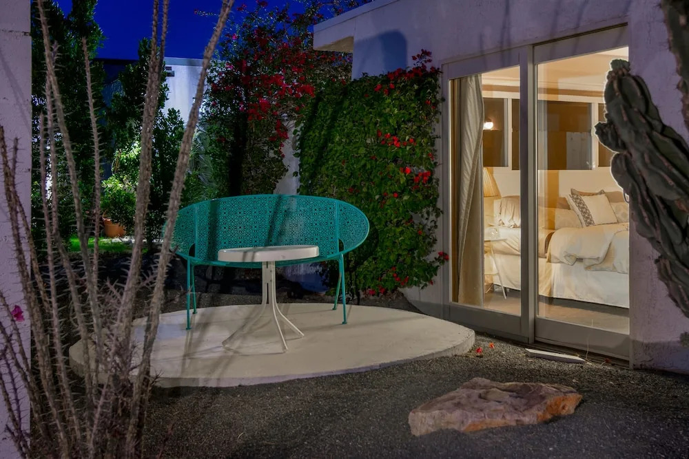 PS Modern Pool Jewel Three Bedroom House