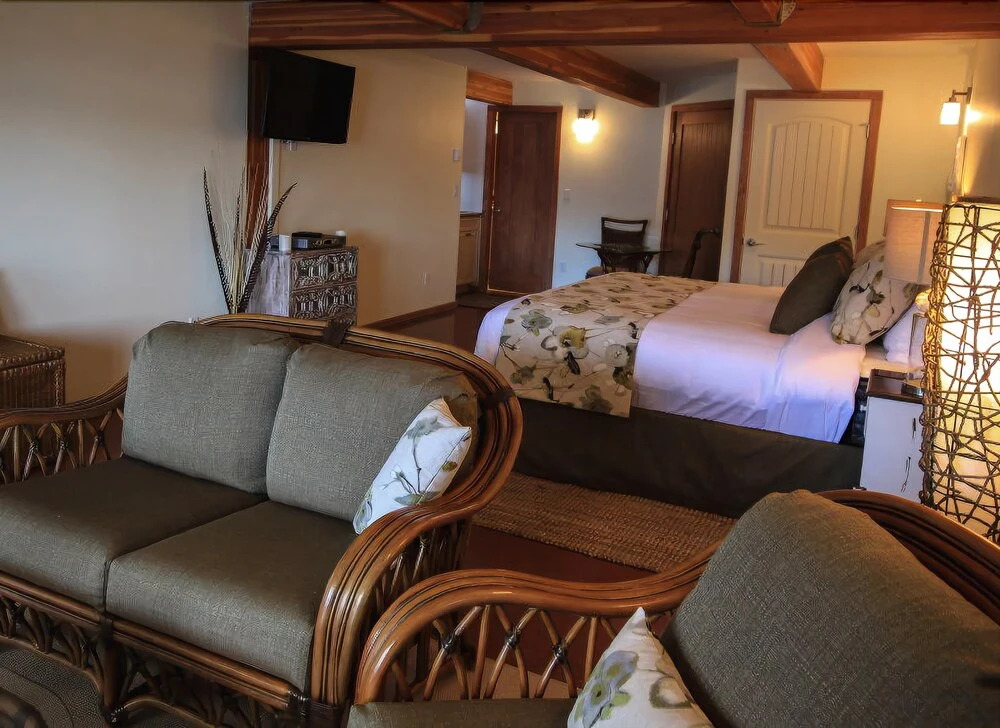 Salmonberry Inn