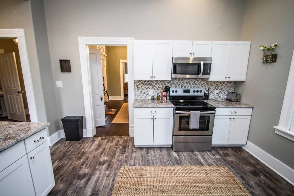Restored Historic 2br/1.5ba House Near Downtown