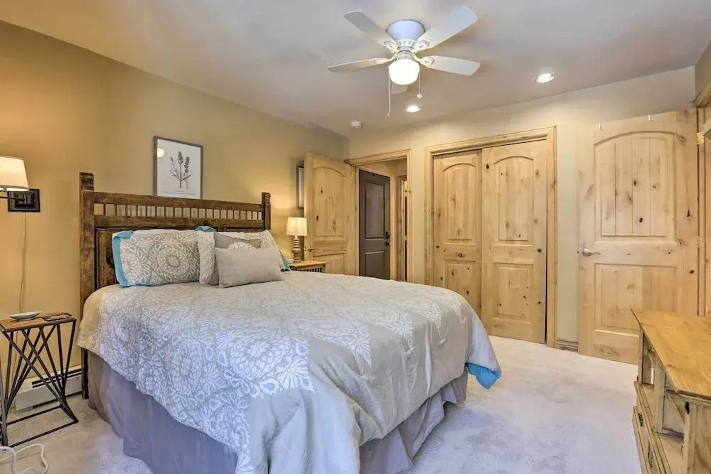 Vail Ski Condo w/ Mtn Views & Shuttle Service!