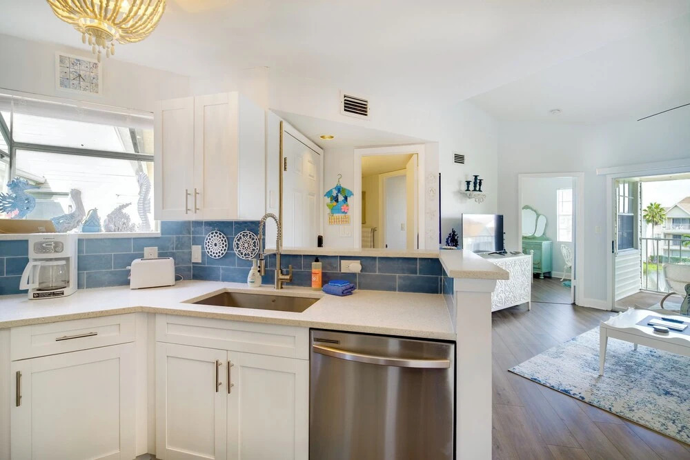 Walk to Canova Beach Park: Couple's Coastal Condo