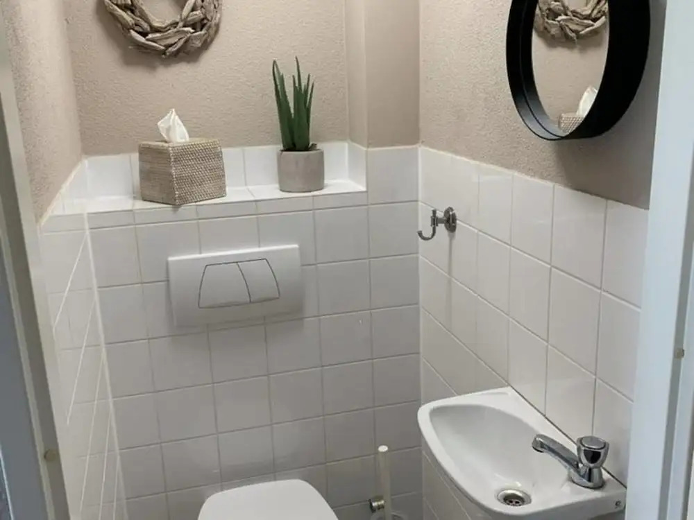 Spacious Stay Near the Sea