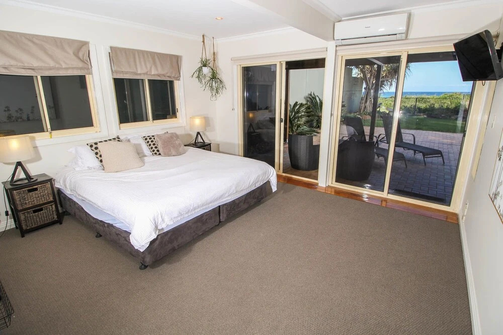 T E Peters Waterfront Holiday Home