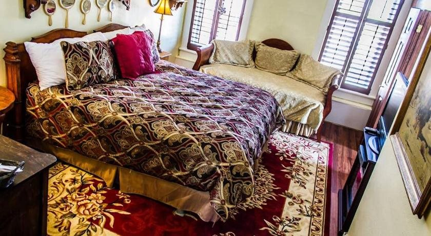 Nutt House Hotel