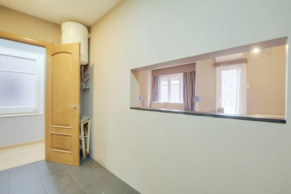 Spacious 4bed in Central Barcelona, 8mins to Metro