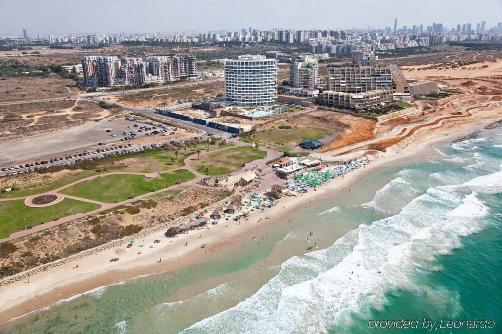 Play Hatzuk Beach