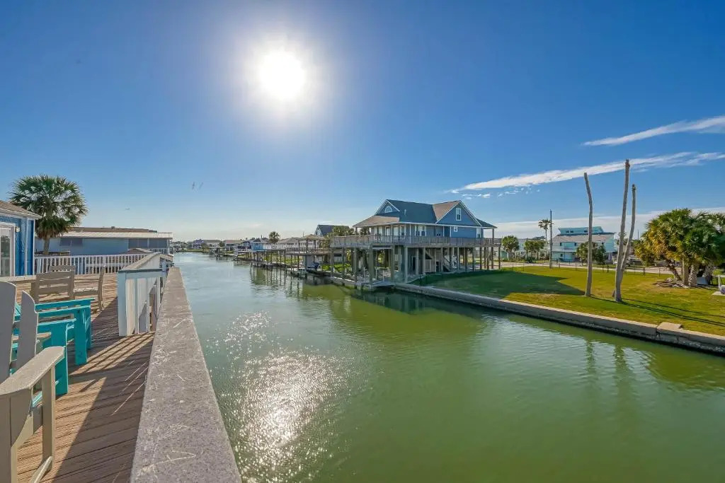 Anchor N Play in Sea Isle On Canal 5 Bdrms Huge Deck Beach Access