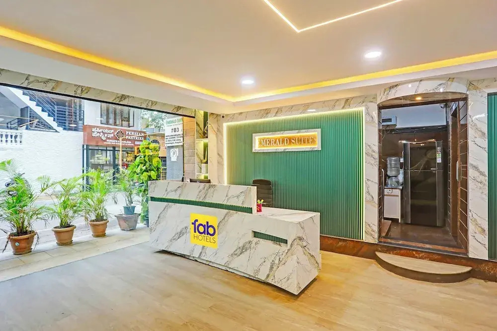 FabHotel Emerald Suites - Near MG Road Metro Station