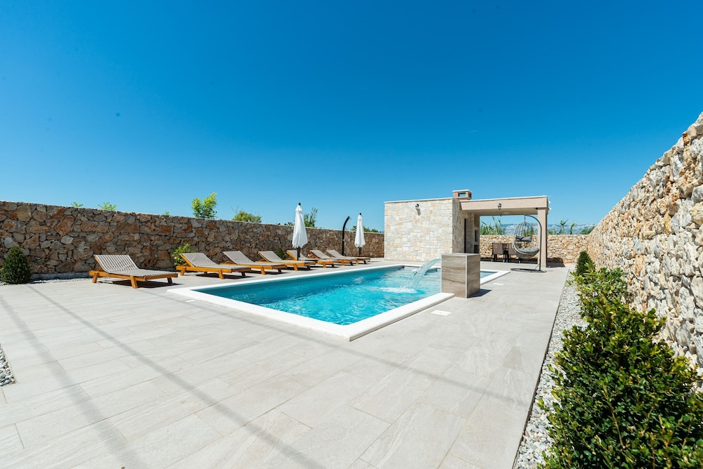 Villa Rea 3 with heated pool