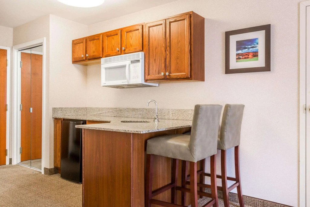 Comfort Inn & Suites South Burlington near University
