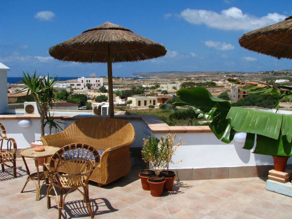 Hotel Il Faro Della Guitgia Tommasino