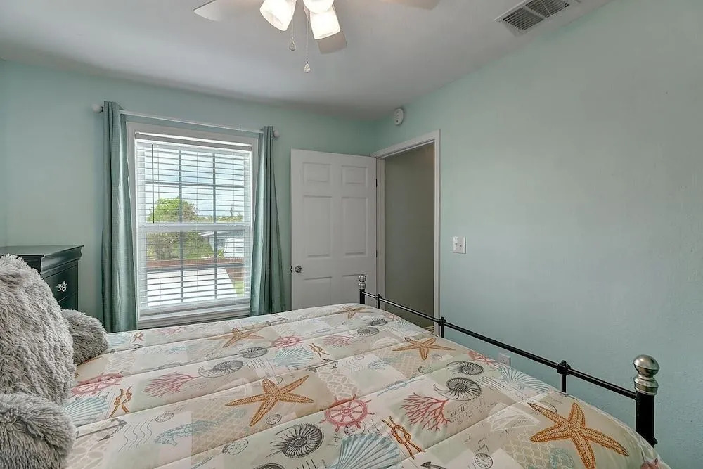 Fisherman's Inn 2 Bedroom Home by RedAwning
