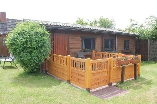 Haus Seerobbe-Blockhaus im Garten