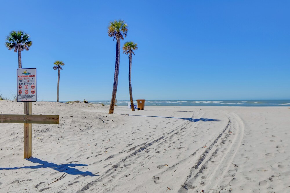 1 Block to John's Pass: Condo w/ Shared Dock!