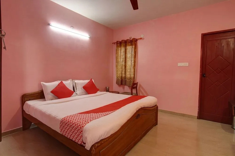 Oyo 28738 Abbirami Hotels