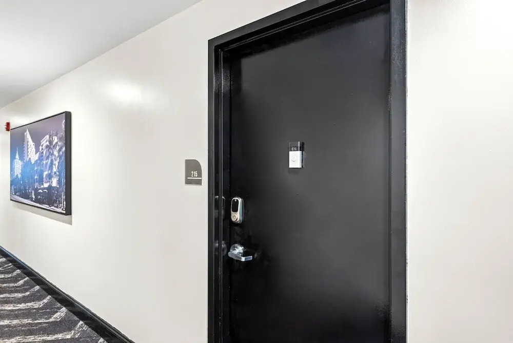 Luxuri Suites
