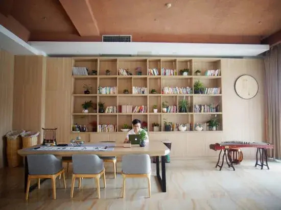 Huaju Hotel (Suzhou Taihu Xukou  subway station shop)