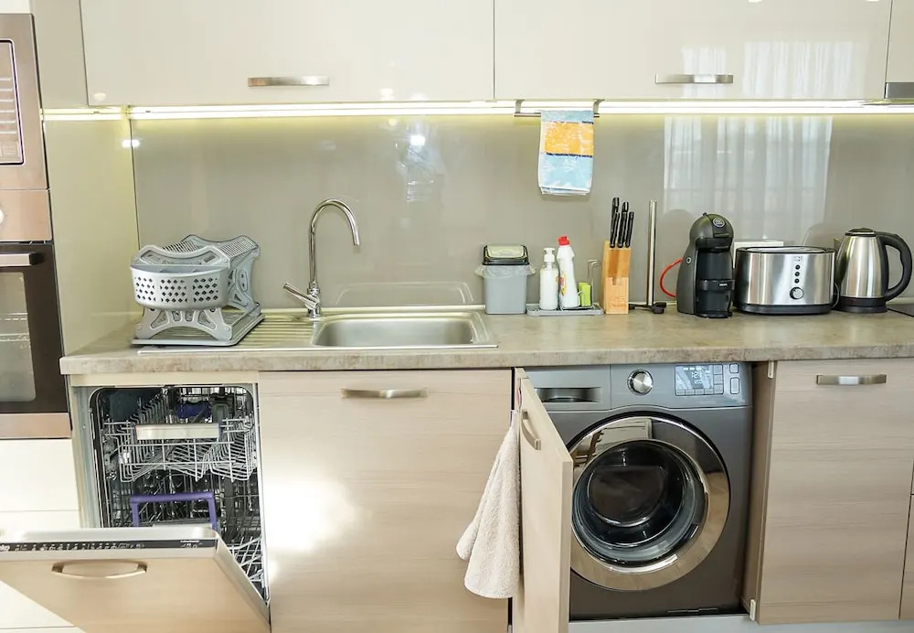 FM Luxury 2-BDR Apartment - Bright & Modern