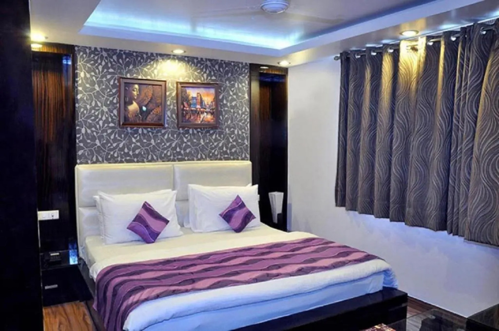 Orange Snapper Hotel