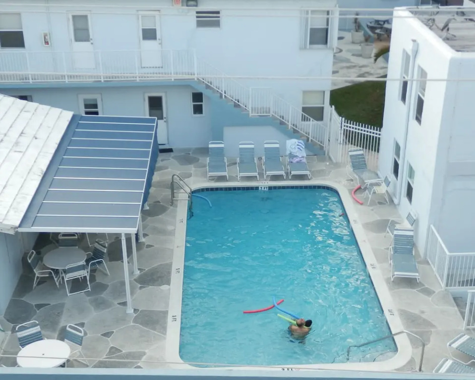 Windwood Beachside 303 on Hollywood Beach 3/2 for 8 Pool