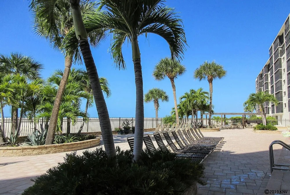 Carlos Pointe 523 - 2 Br Condo