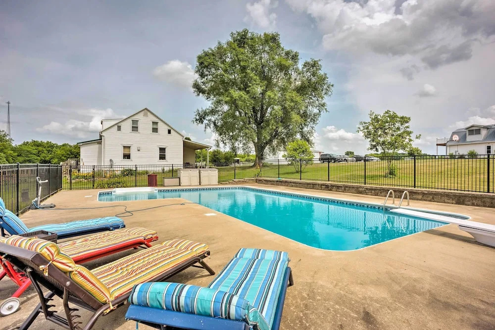 Charming Berger Apt on 42-acre Farm w/ Pool Access