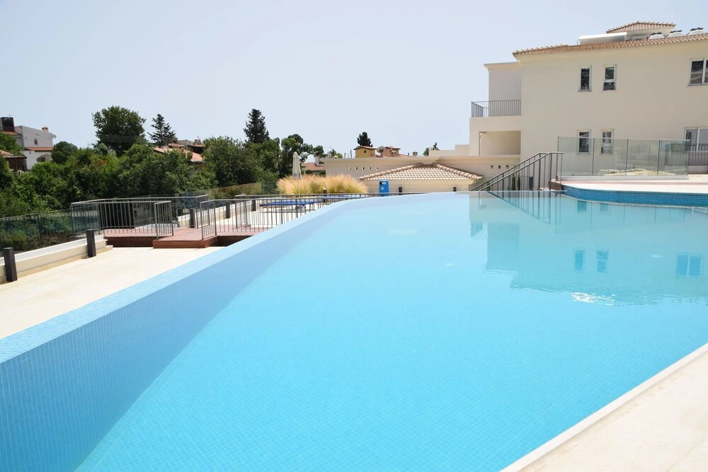 Tala Luxury apartments with pool by Raise