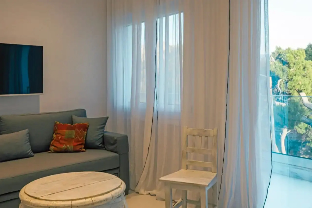 Parthenon Rooftop Luxury Apartments by Live&Travel