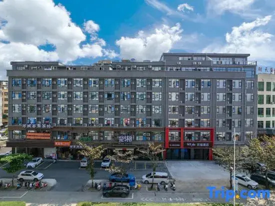 V8 plus Huanlin Hotel (Wanning High-speed Railway Station Branch)