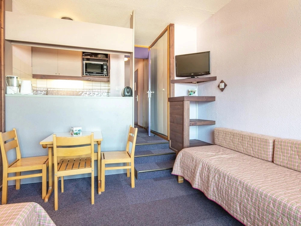 Compact Alpine Stay for 3 in Doucy