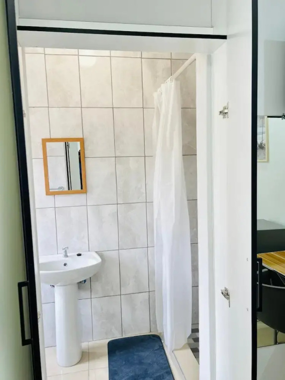 P Wake Luna Guesthouse