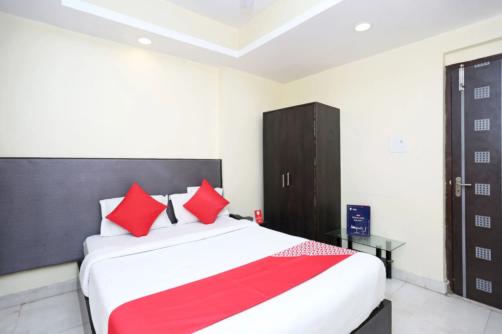 OYO 9193 Hotel Maple