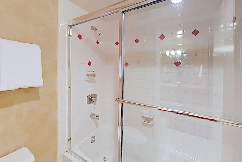 Ski-in/ski-out W/ Pool & Hot Tub 2 Bedroom Condo