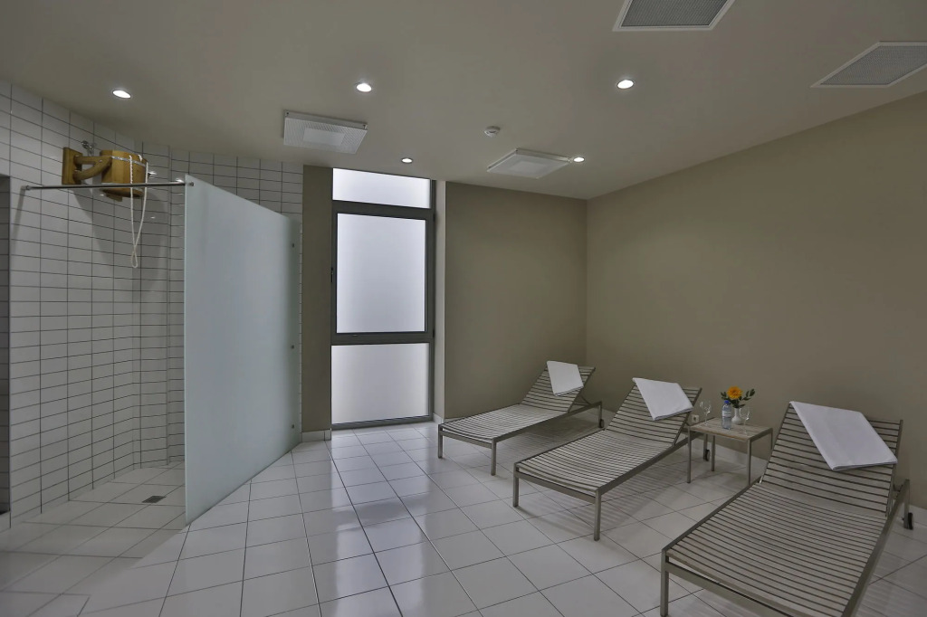 HomeBridge Hotel Apartments