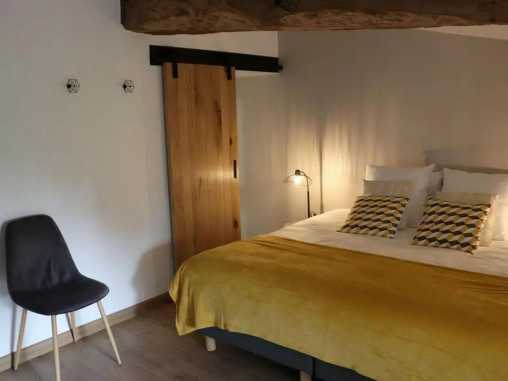 Gîte 18ème avec piscine couverte, terrasse et salle de jeux - 6 pers - FR-1-426-432