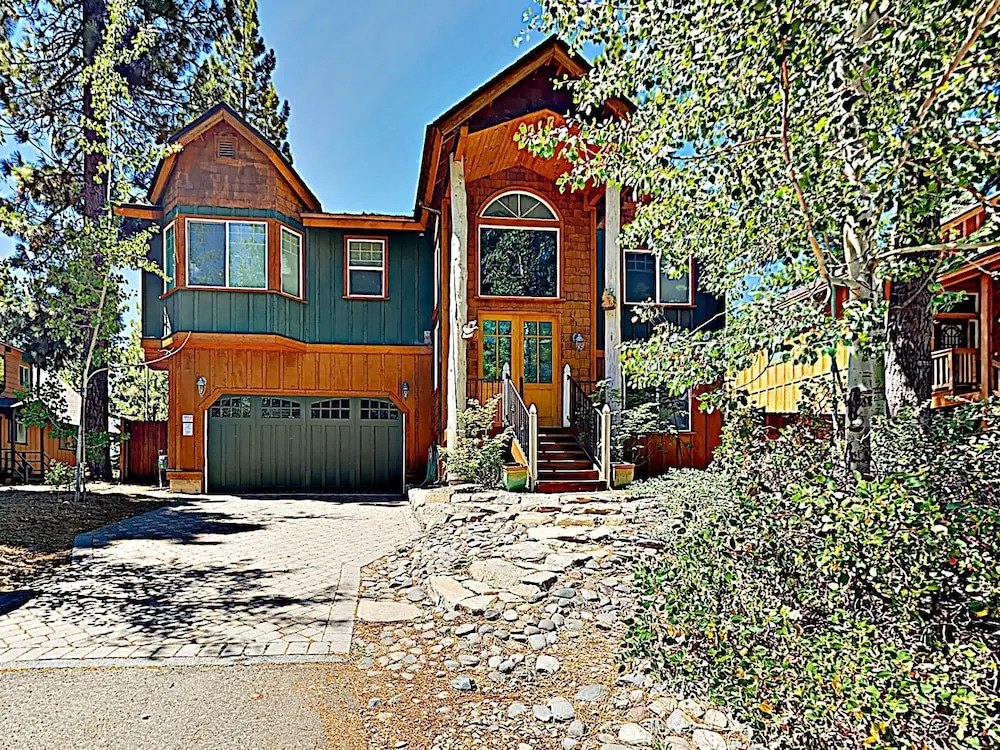 Beautiful Newer - 4 Br Home