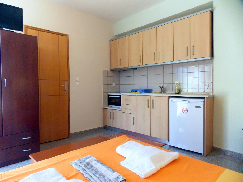 Nikos Apartments