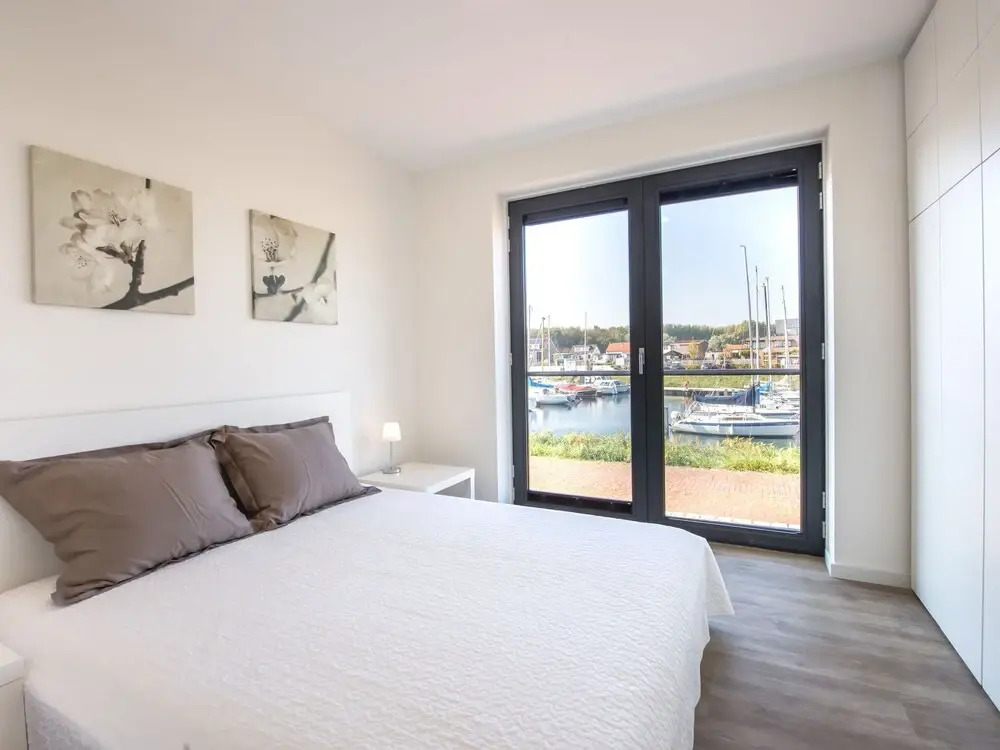 Beautiful apartment with beautiful views of the lively marina