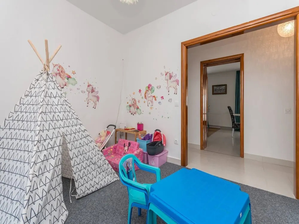 Magnificent Villa Mande With Pool, Vrana Lake