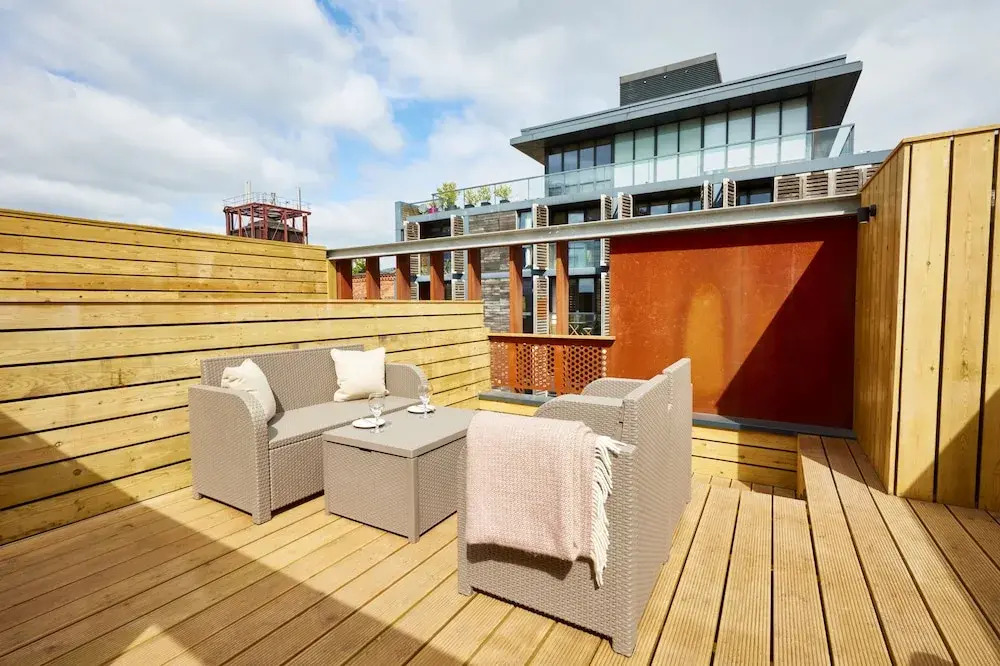 The Roof Gardens - Modern 3bdr Next to Sport Fields