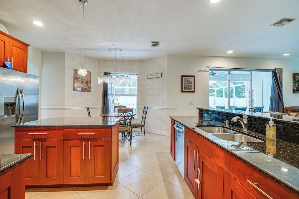 Hot Tub + Fire Pit: Spacious Cape Coral Oasis!