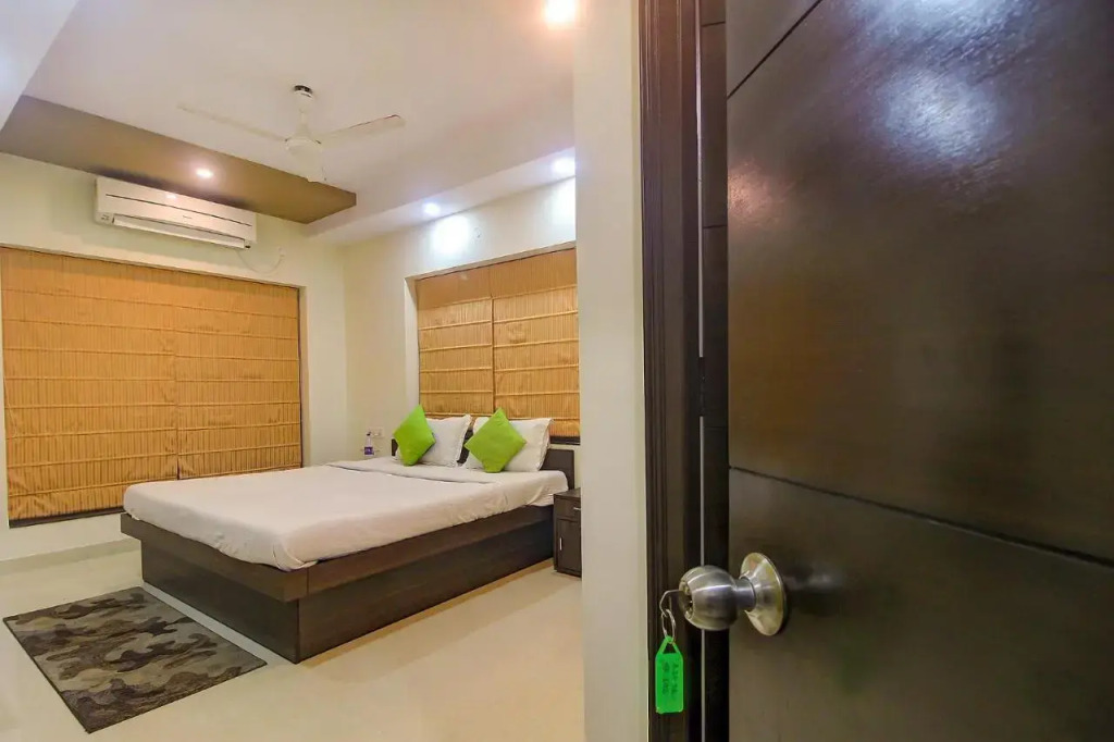 FabHotel Four Seasons