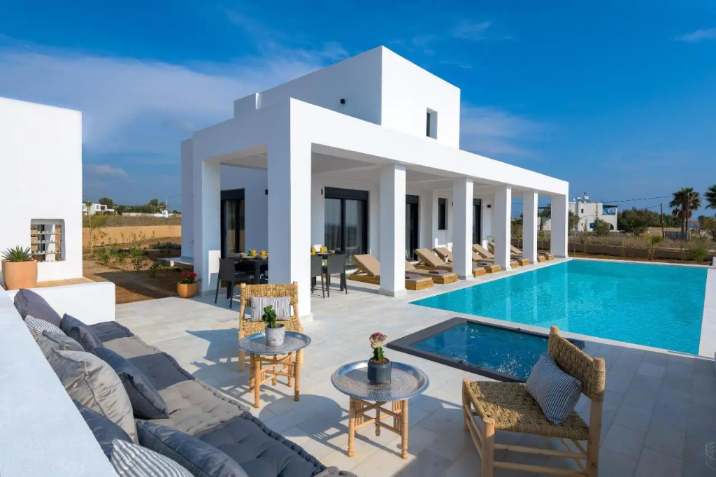 Seasand Villa - Luxury Pool Retreat - 150m Beach