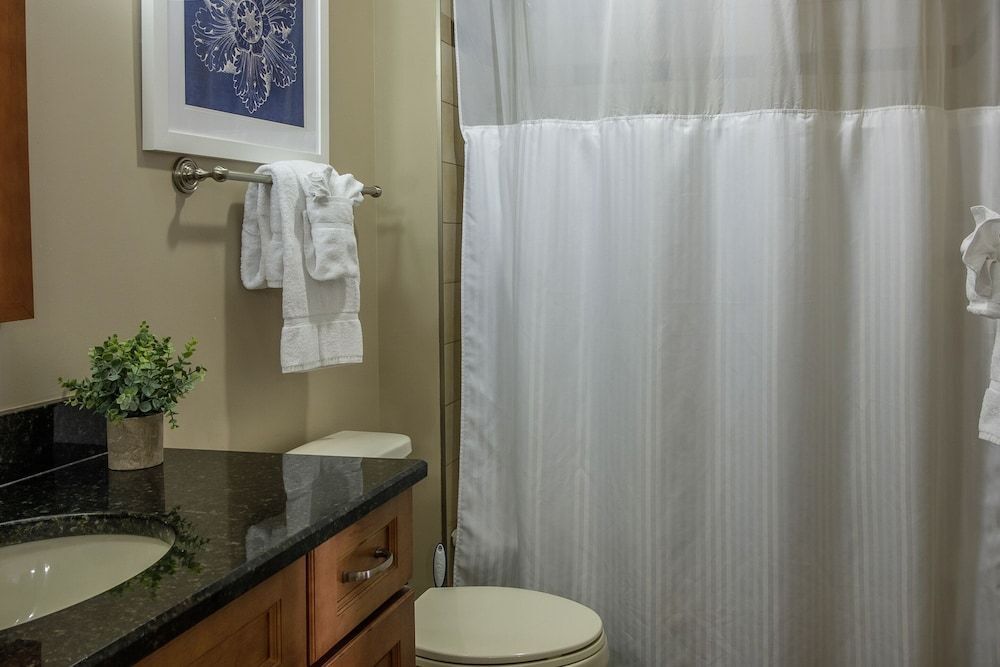 FRONTDESK Hibernia Tower Apts Downtown New Orleans