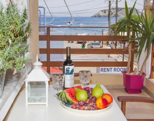 Zorbas Hotel Apartments & Studios