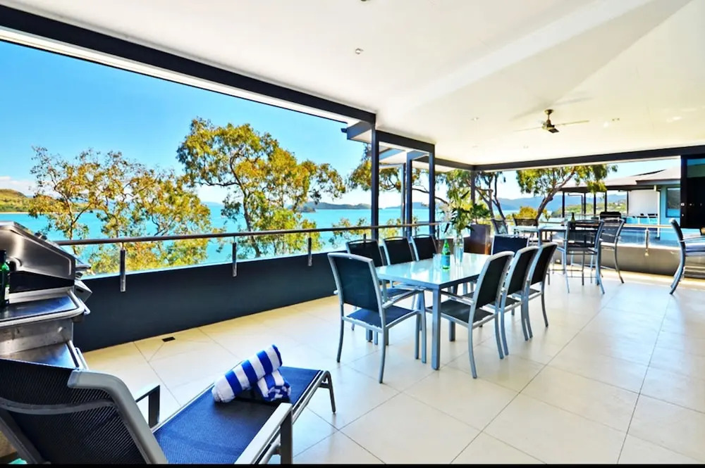 Villa 4 The Edge Oceanfront Deluxe 3 Bedroom Near Marina With Golf Bug